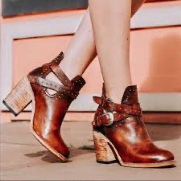 Freebird by Steven Rainbow Studded Buckle Straps Leather Ankle Boots Sz:9 Cognac - Picture 4 of 13